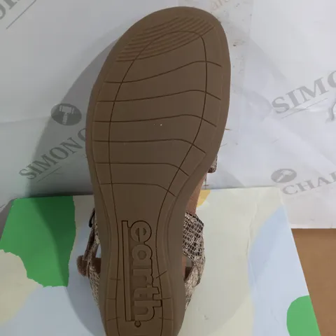 EARTH ORIGINS BECK LEATHER SANDALS SIZE 5