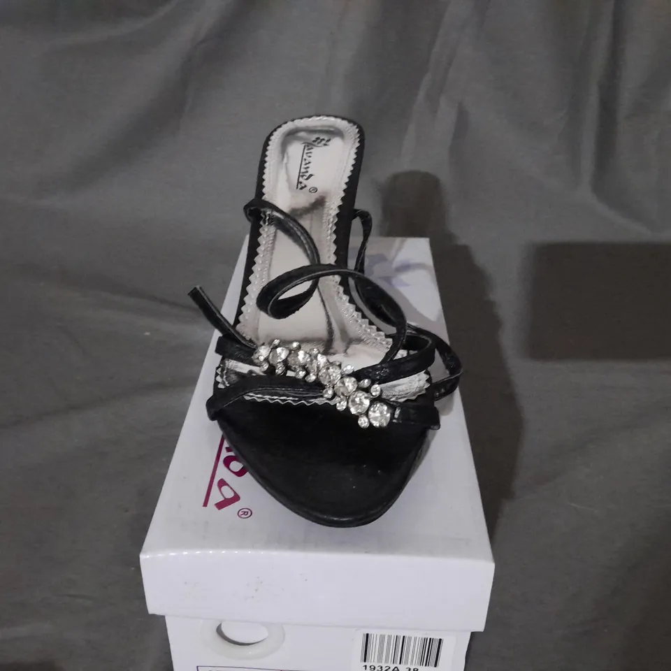 APPROXIMATELY 10 BOXED PARIS OF BLACK GEMMED LOW PROFILE HIGH HEELS VARIOUS SIZES TO INCLUDE SIZE 6