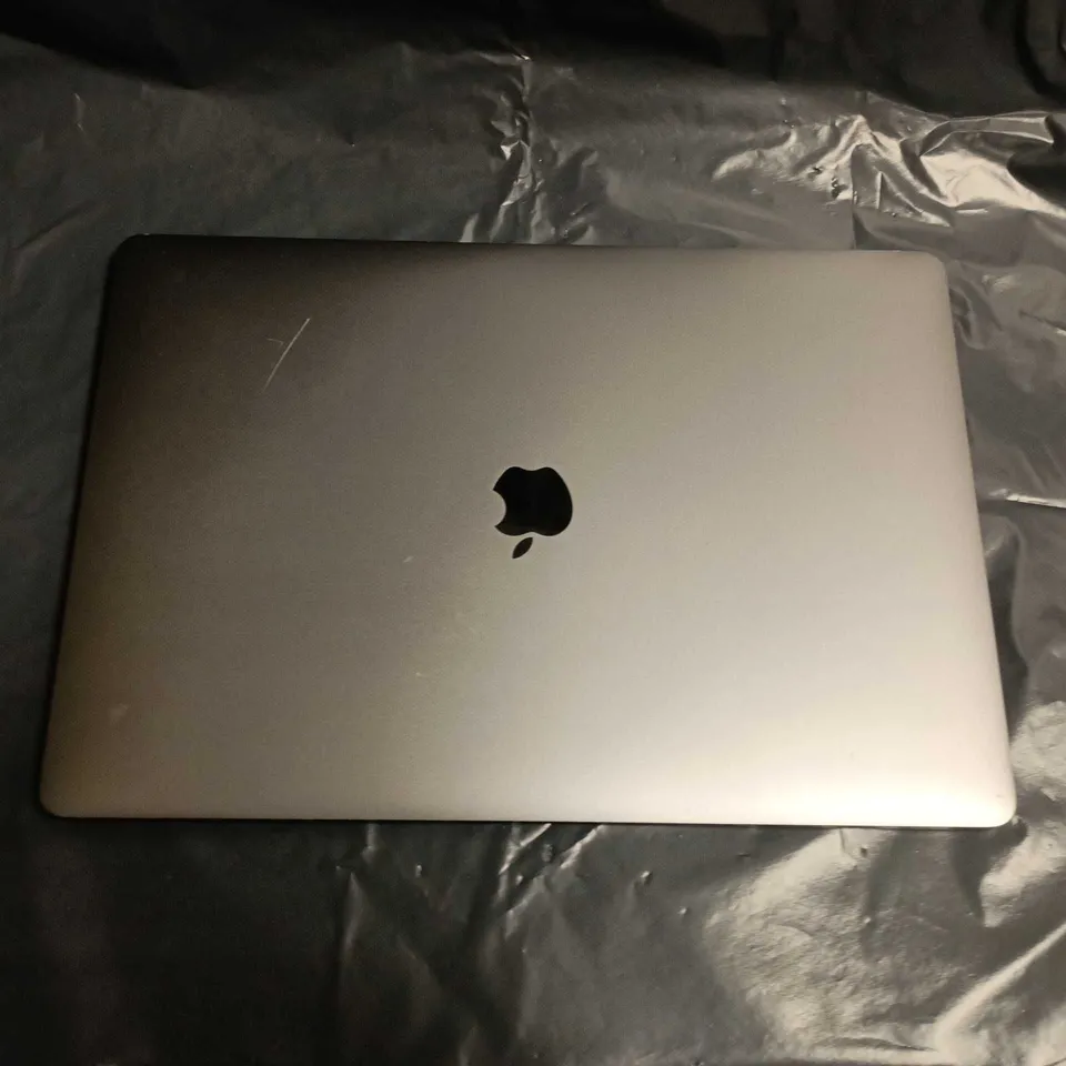 UNBOXED APPLE MACBOOK PRO 13-INCH LAPTOP IN SILVER - A1990