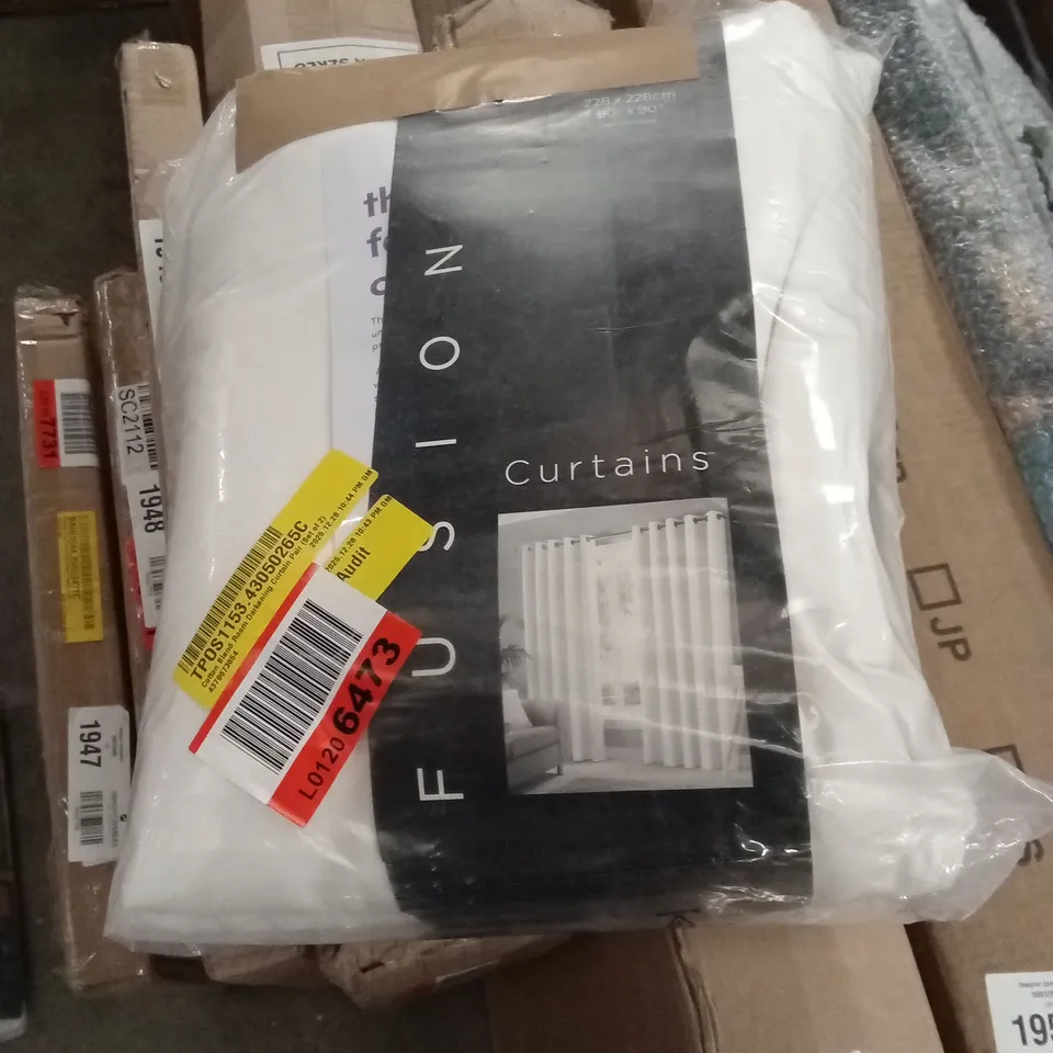 BAGGED 100% COTTON ROOM DARKENING EYELET CURTAINS, WHITE // SIZE: 228 x 228cm