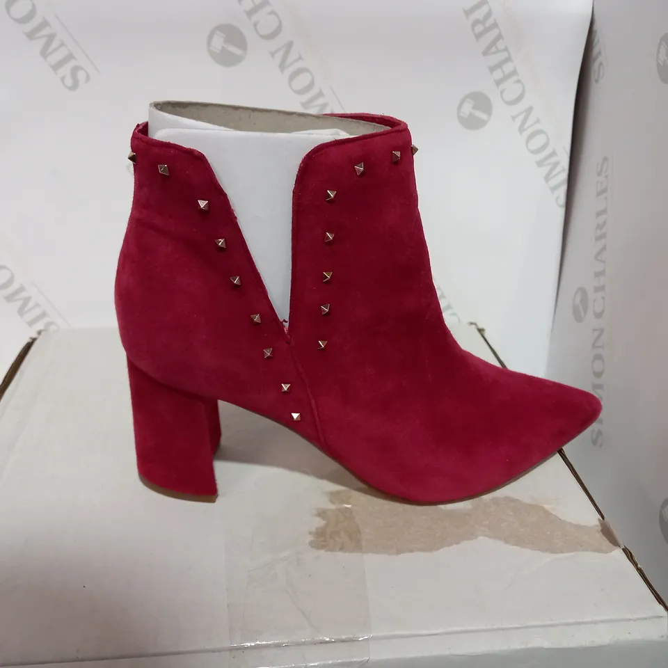 BOXED PAIR OF DESIGNER RED/SPIKE DETAILED ANKLE BOOTS  - SIZE 4.5
