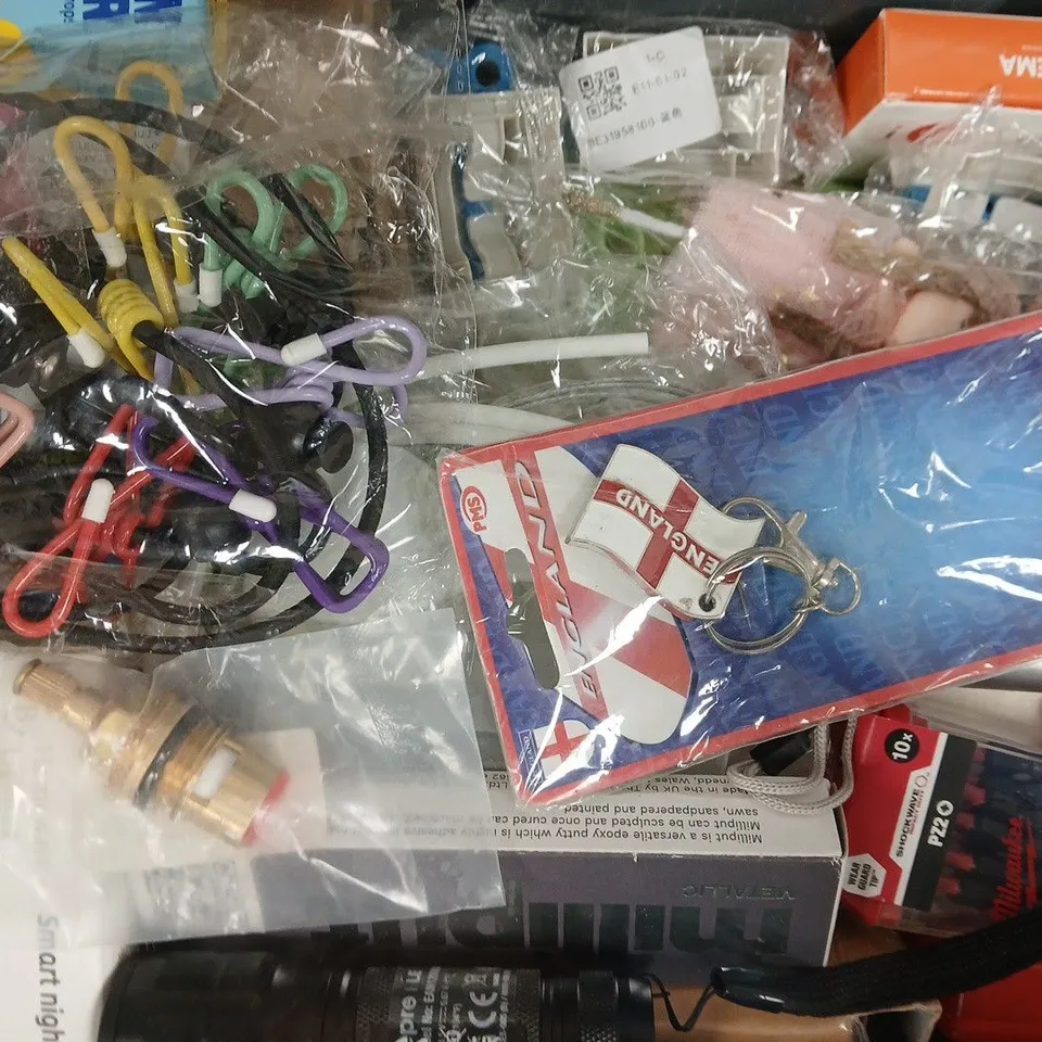 APPROXIMATELY 10 ASSORTED HOUSEHOLD ITEMS TO INCLUDE DOUBLE MARKERS, KEY TAGS, ETC