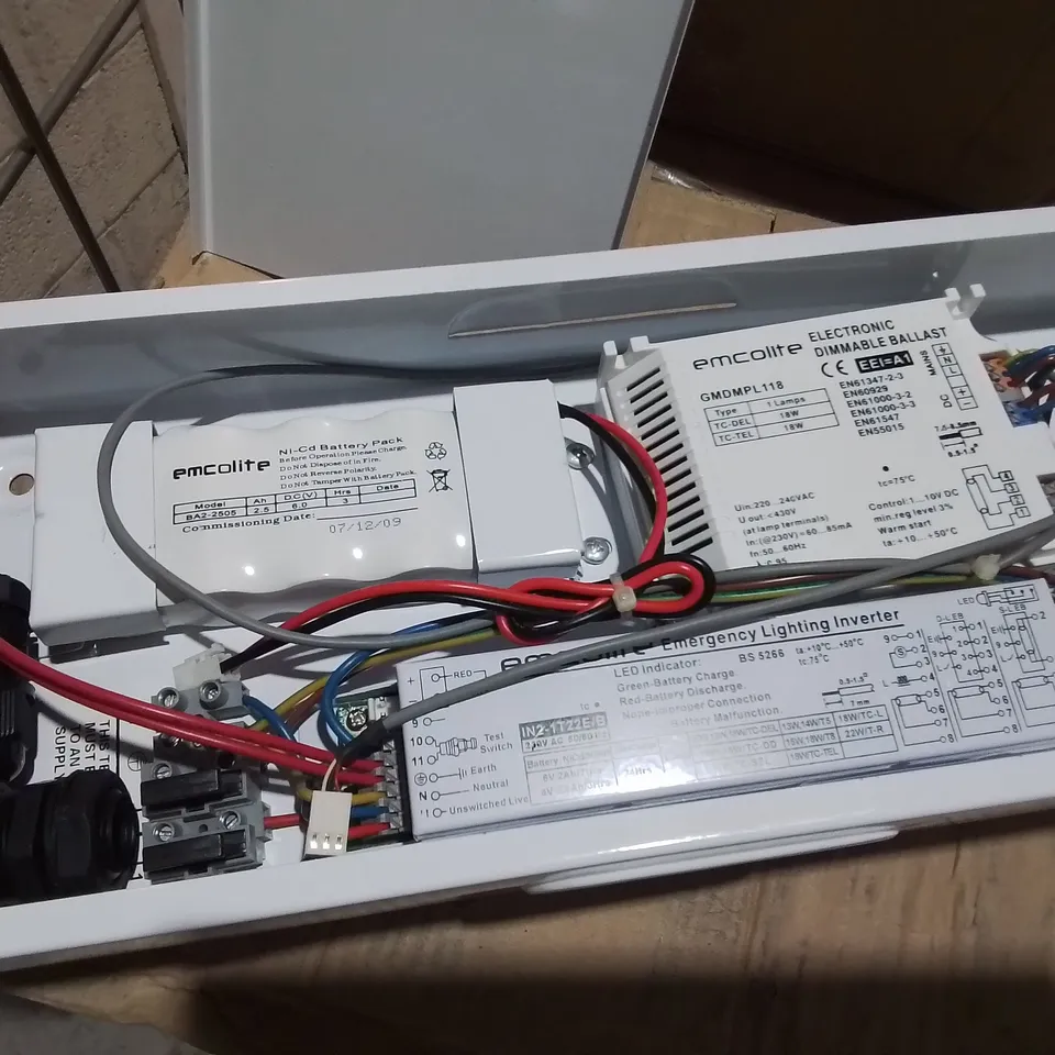 LOT OF APPROXIMATELY 70 EMCOLITE E118DHFE LIGHTING POWER UNITS