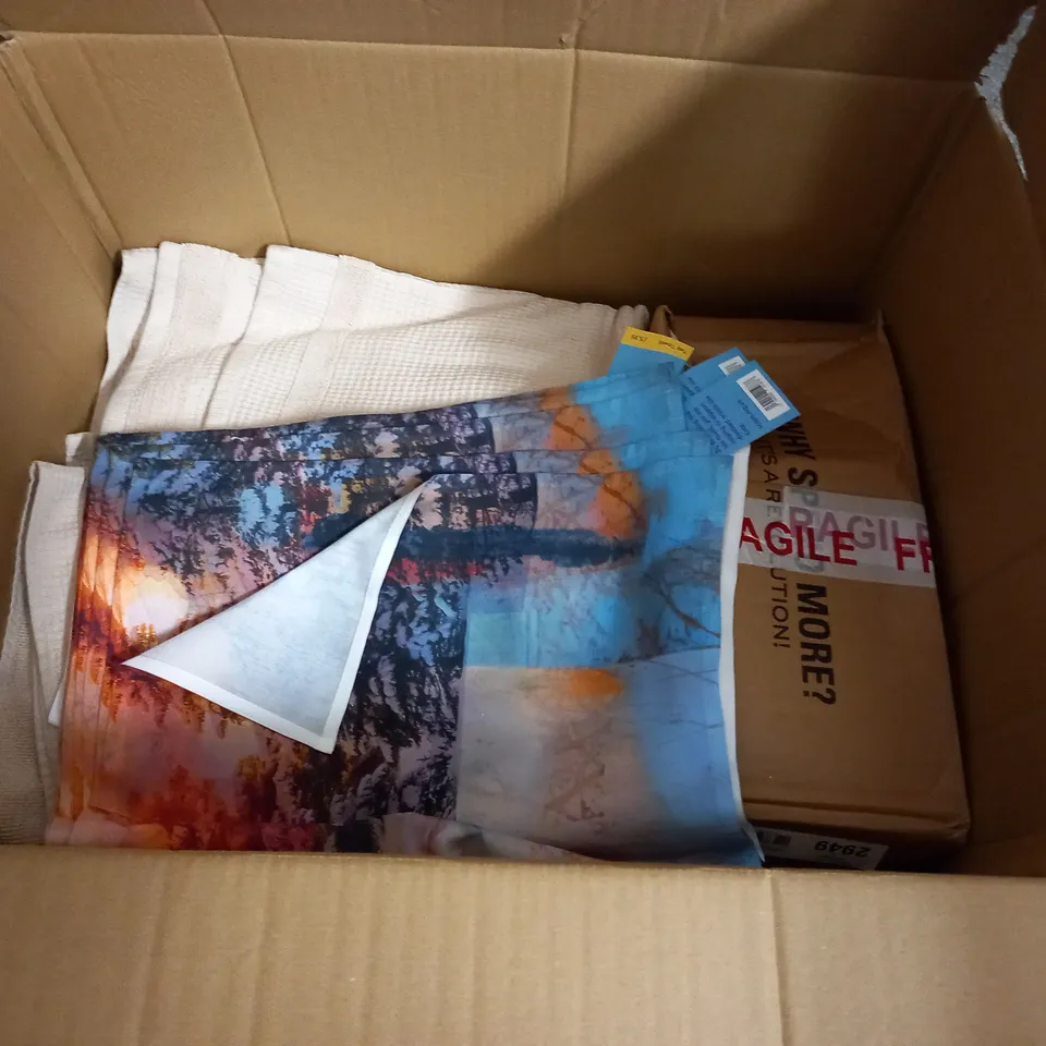 LOT OF ASSORTED HOUSEHOLD FABRIC ITEMS 