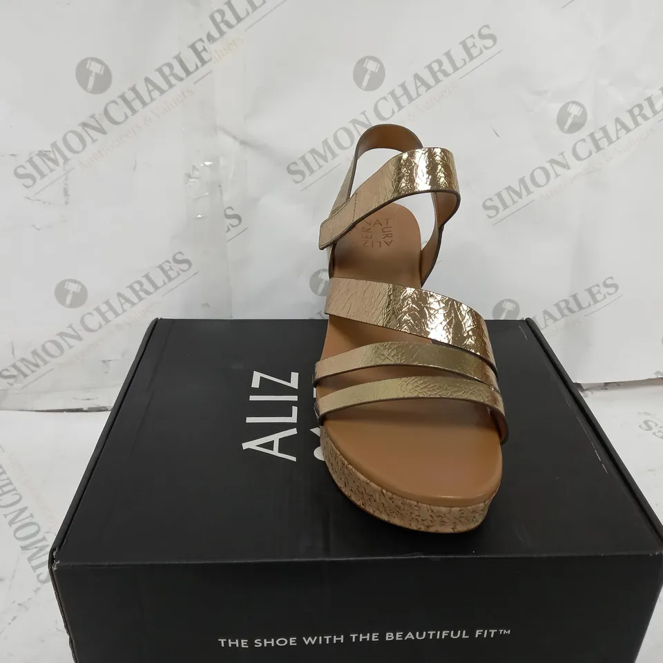NATURALIZER WEDGE SANDLAS SIZE 9 