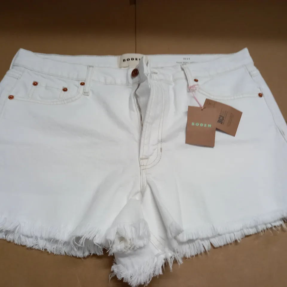 BODEN WHTE DENIM RIGID BEACH SHORTS - W31