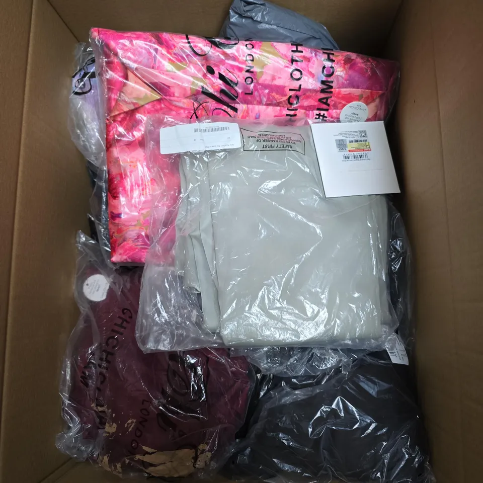 APPROXIMATELY 20 ASSORTED CLOTHING ITEMS IN VARIOUS STYLES AND SIZES 
