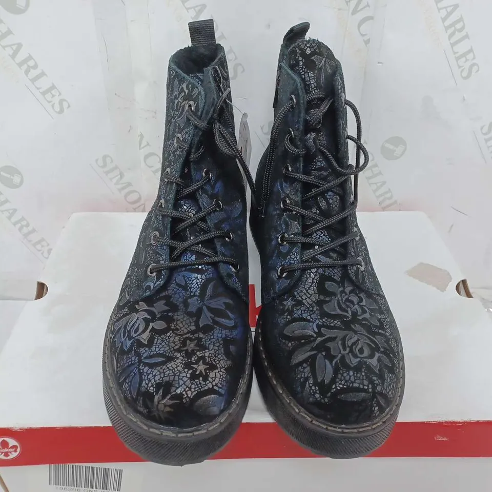 BOXED PAIR OF RIEKER LACE UP BOOTS IN DARK FLORAL SIZE 41