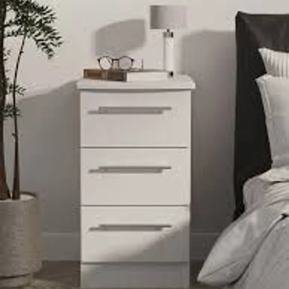 PRAGUE GRADUATED WHITE ASH 3-DRAWER BEDSIDE CABINET (1 BOX) RRP £55