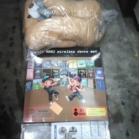 PALLET OF HOUSEHOLD ITEMS TO INCLUDE TEDDY BEAR,DANCE MAT, CLOTHES HANGER, OIL FILLED RADIATOR AND OTHER ASSORTED ITEMS...