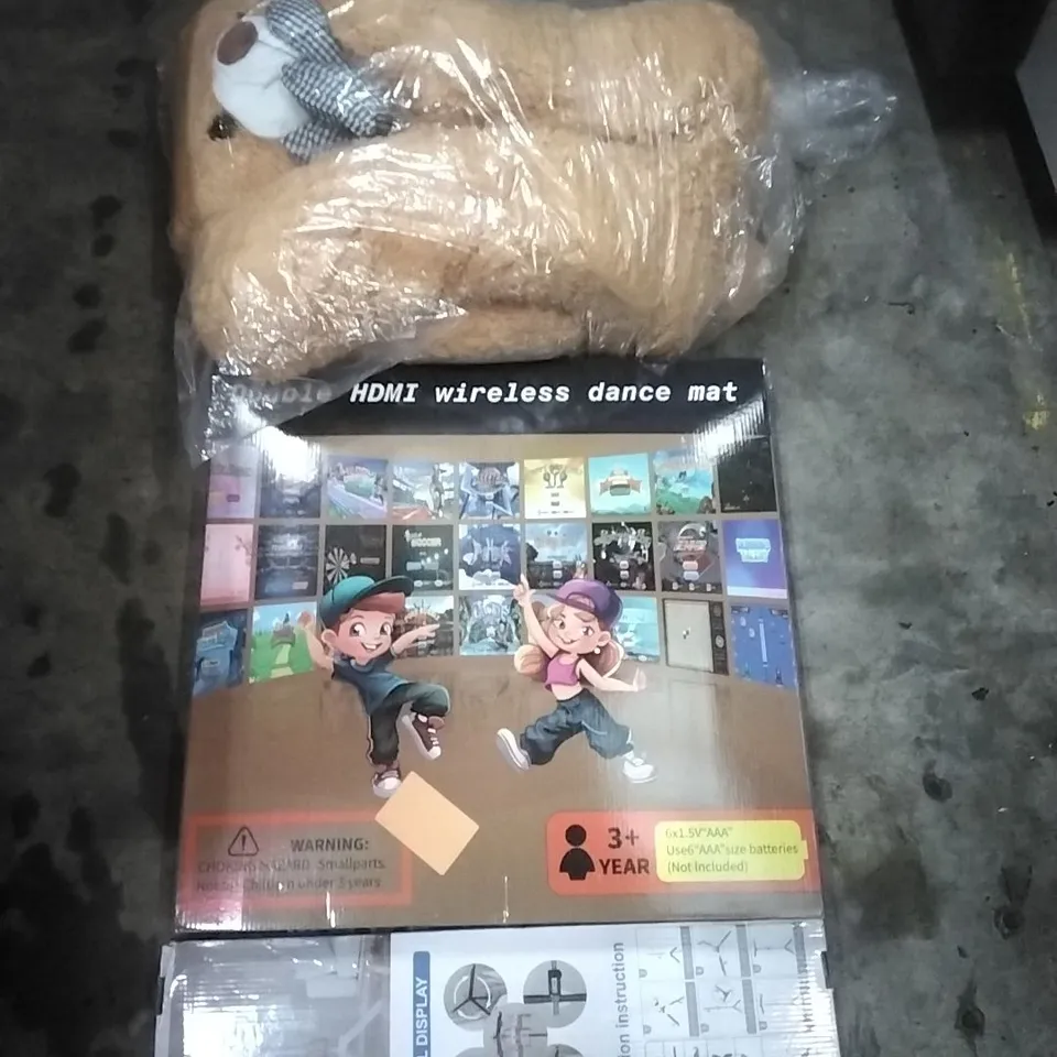 PALLET OF HOUSEHOLD ITEMS TO INCLUDE TEDDY BEAR,DANCE MAT, CLOTHES HANGER, OIL FILLED RADIATOR AND OTHER ASSORTED ITEMS...