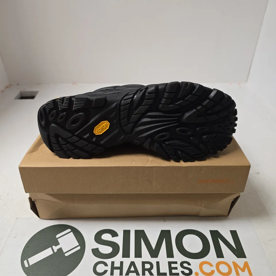 BOXED PAIR OF MERRELL MOAB 2 SLIDE QUILTED IN BLACK - UK 9