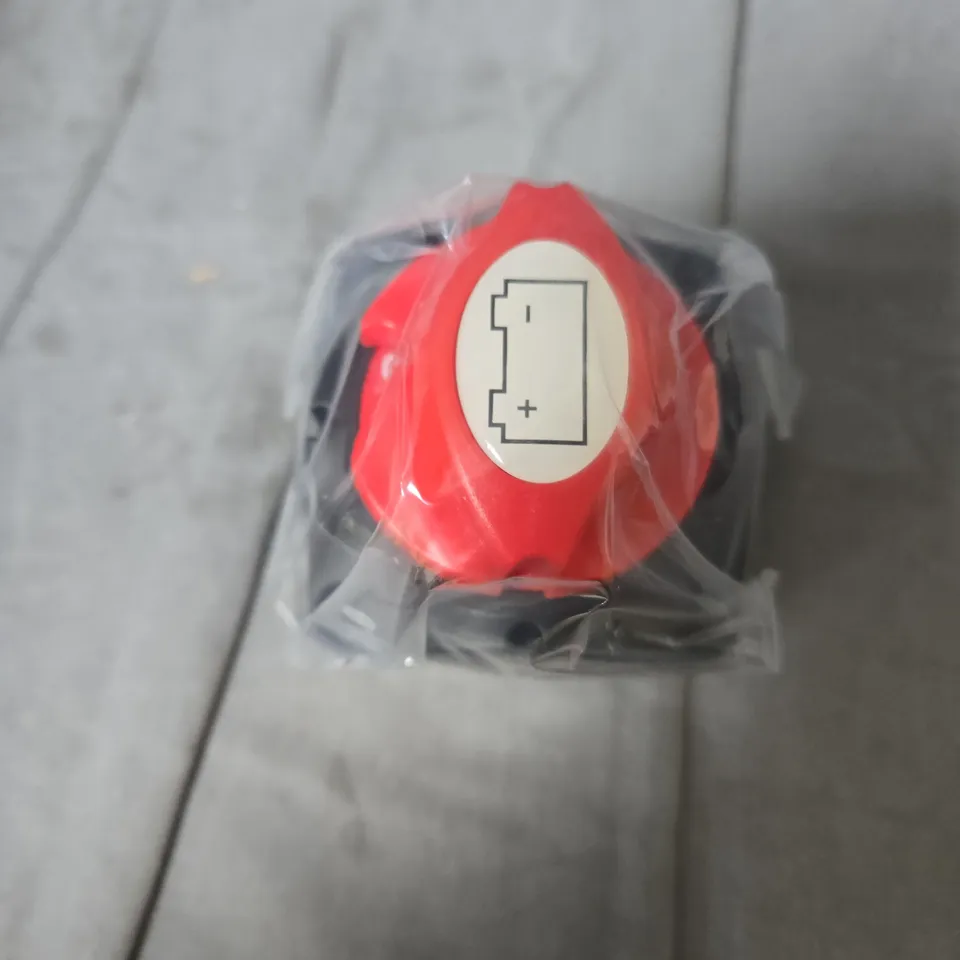 APPROXIMATELY 10 ASSORTED AUTOMOTIVE ITEMS INCLUDING EXTRASTAR BLUETOOTH HAND FREE , VW CADDY FRONT CHROME AND MASTER BATTERY SWITCH