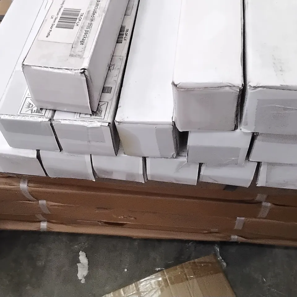 PALLET OF ASSORTED BOXED FURNITURE PARTS INCLUDING SHOWER SIDE PANELS 70 X 90CM, TRINITY PREMIUM 10MM DOOR PROFILE LH BOXES