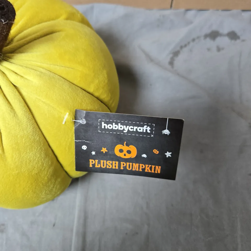 BOX OF APPROXIMATELY 100 HOBBYCRAFT PLUSH PUMPKIN – YELLOW