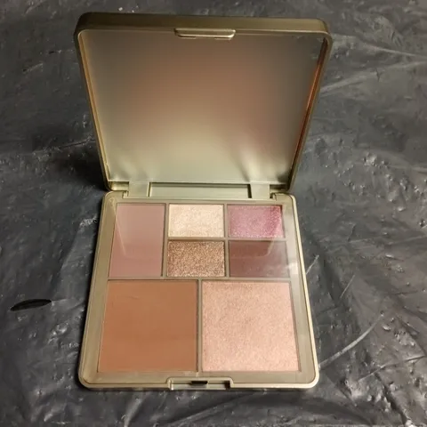 NO7 A TOUCH OF GLAMOUR FACE PALETTE