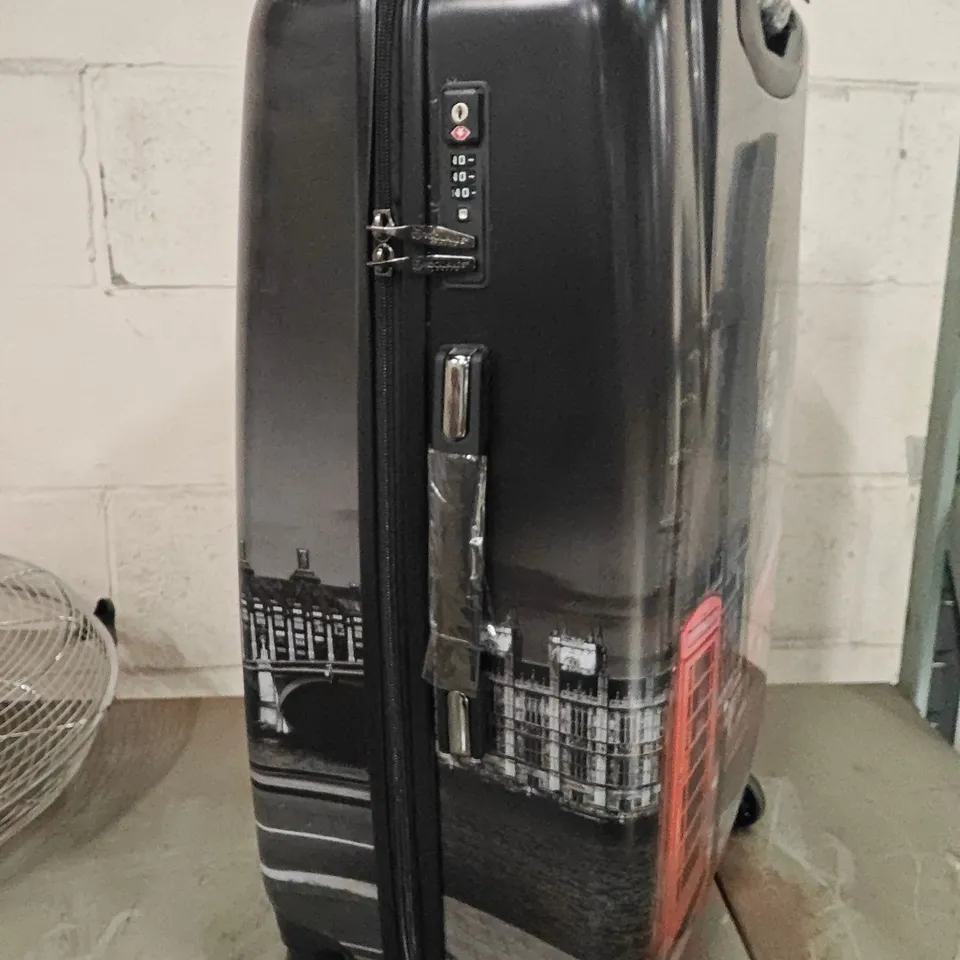 ROCKLANDS LONDON THEMED HARD SHELLED WHEELED LUGGAGE CASE