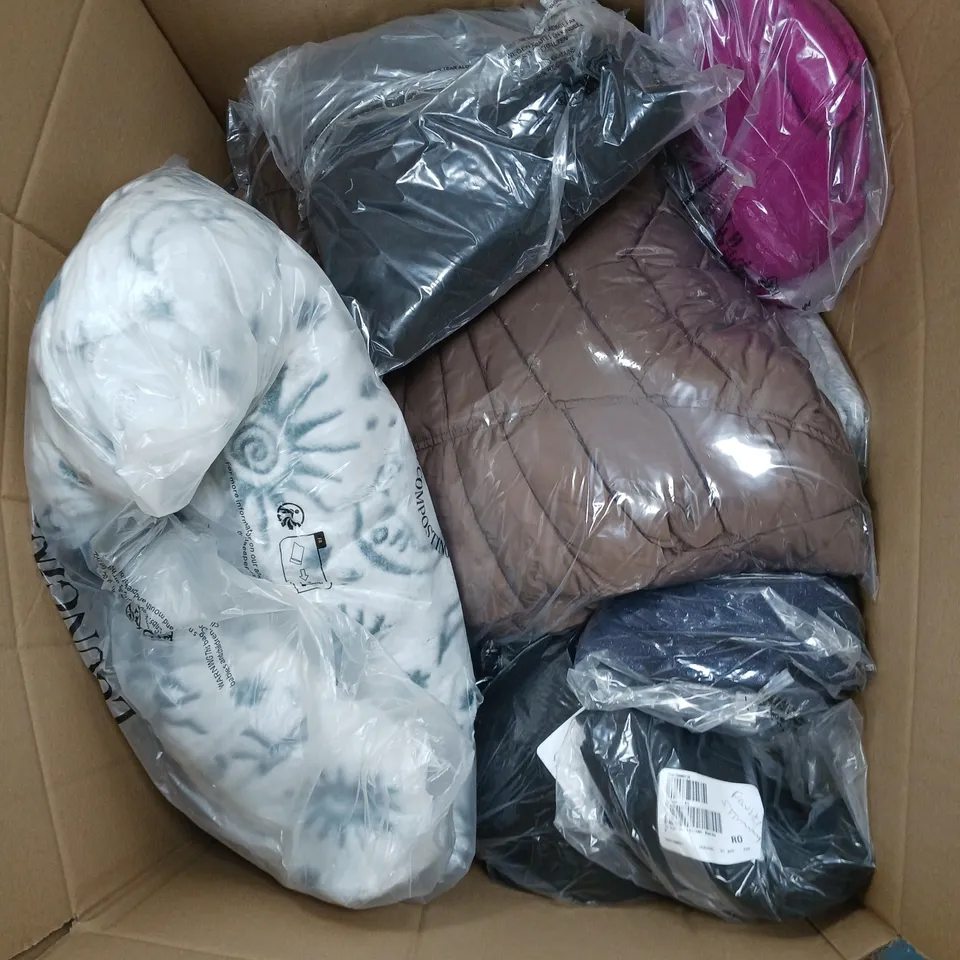 BOX OF APPROXIMATELY 15 ASSORTED CLOTHING ITEMS IN VARIOUS STYLES, COLOURS AND SIZES