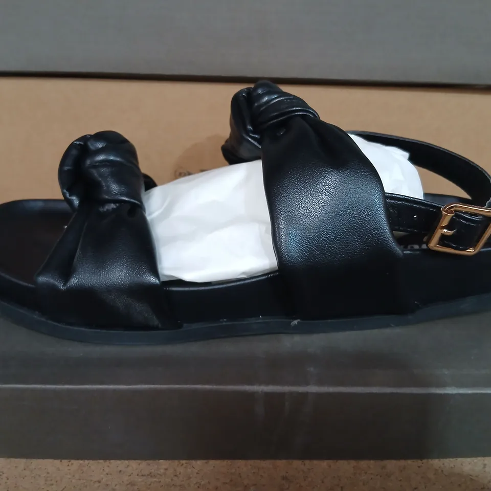 DUNLOP BILLIE DLP118 SANDALS - BLACK, UK 5