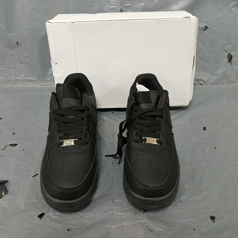 BOXED PAIR OF NIKE AIR FORCE 1 ALL BLACK UK 7 