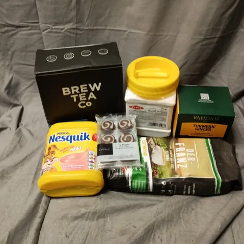 APPROXIMATELY 12 ASSORTED FOOD & DRINK ITEMS TO INCLUDE BREW TEA CO CEYLON, AKSOV SODIUM BICARBONATE, HOTEL CHOCOLAT PRALINE, ETC - COLLECTION ONLY
