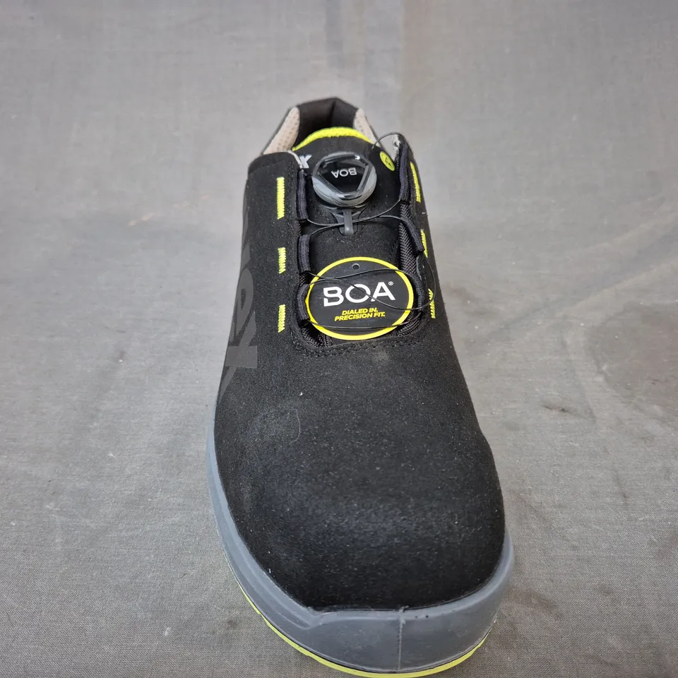 BOXED PAIR OF UVEX SHOES IN BLACK/YELLOW UK SIZE 11