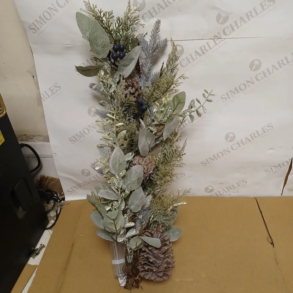 70CM PRELIT TEARDROP WREATH  RRP £53.97