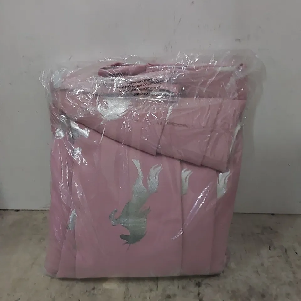 BAGGED STRINGER ROOM DARKENING EYELET CURTAINS - BLUSH // SIZE: 117 X 137cm