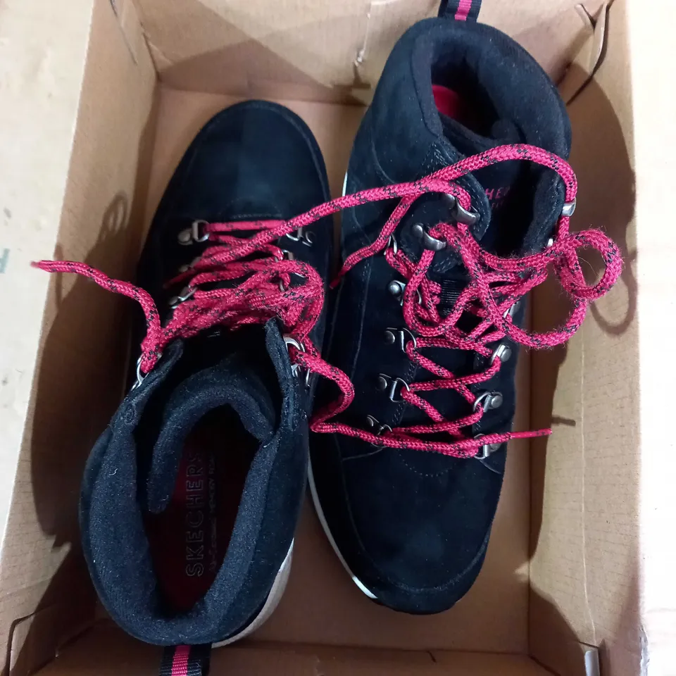 SKETCHERS TO HIGH TRAINERS SIZE 7
