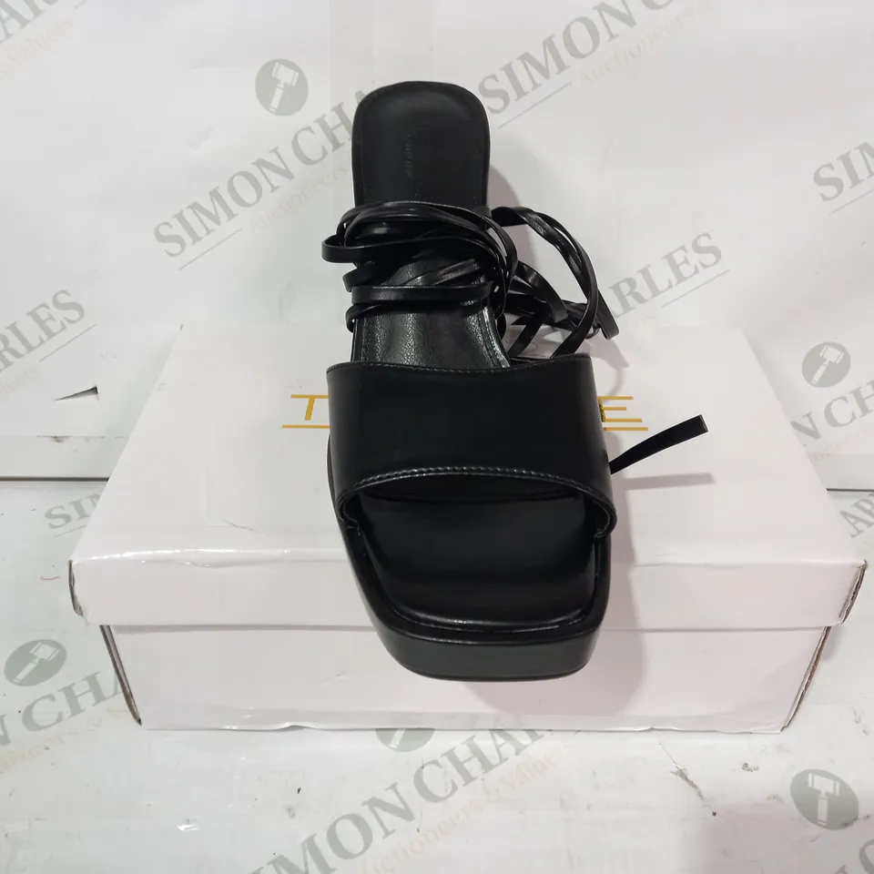 BOXED PAIR OF TRUFFLE COLLECTION LOW BLOCK HEEL OPEN TOE SANDALS IN BLACK EU SIZE 40