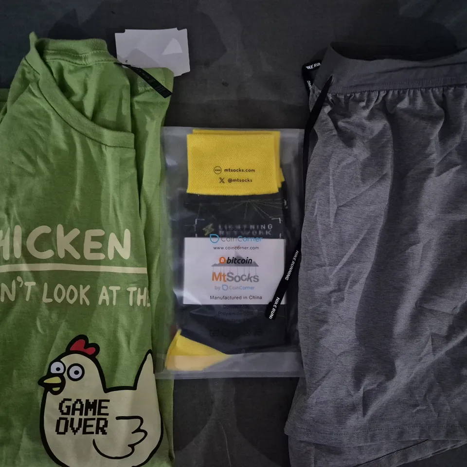 BOX OF APPROXIMATELY 20 ASSORTED CLOTHING AND FASHION ITEMS IN VARIOUS STYLES, SIZES, AND COLOURS - COLLECTION ONLY