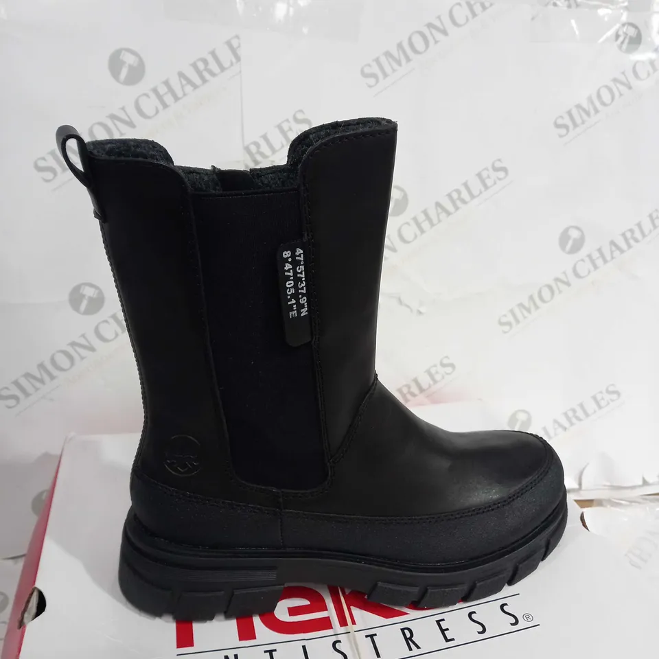 RIEKER CHELSEA BOOT IN BLACK SIZE 6