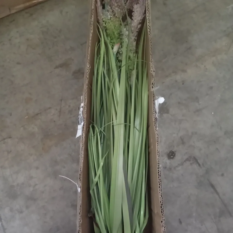 BOXED ARTIFICIAL LED PAMPAS GRASS