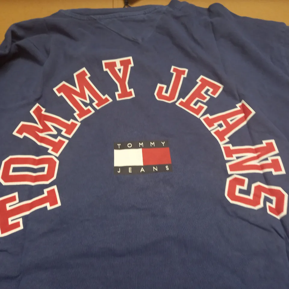 TOMMY JEANS COLLEGE T-SHIRT - XXL
