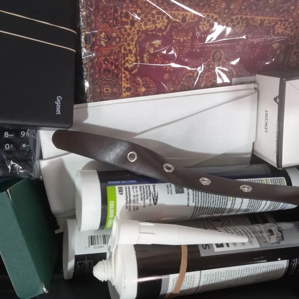 APPROXIMATELY 10 ASSORTED HOUSEHOLD ITEMS TO INCLUDE DYLON ALL-IN-1 FABRIC DYE, WELLNESS JOURNAL, PHOTO FRAME, ETC