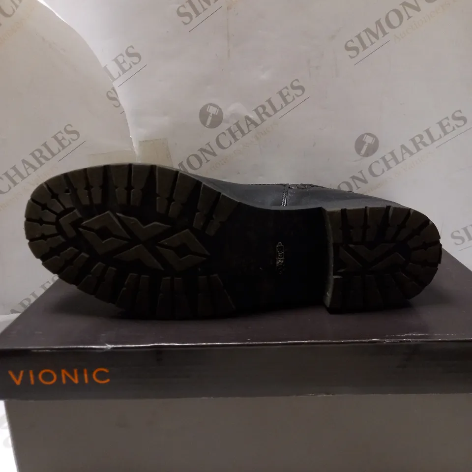 VIONIC BLACK BRYN CHELSEA BOOTS - SIZE 7