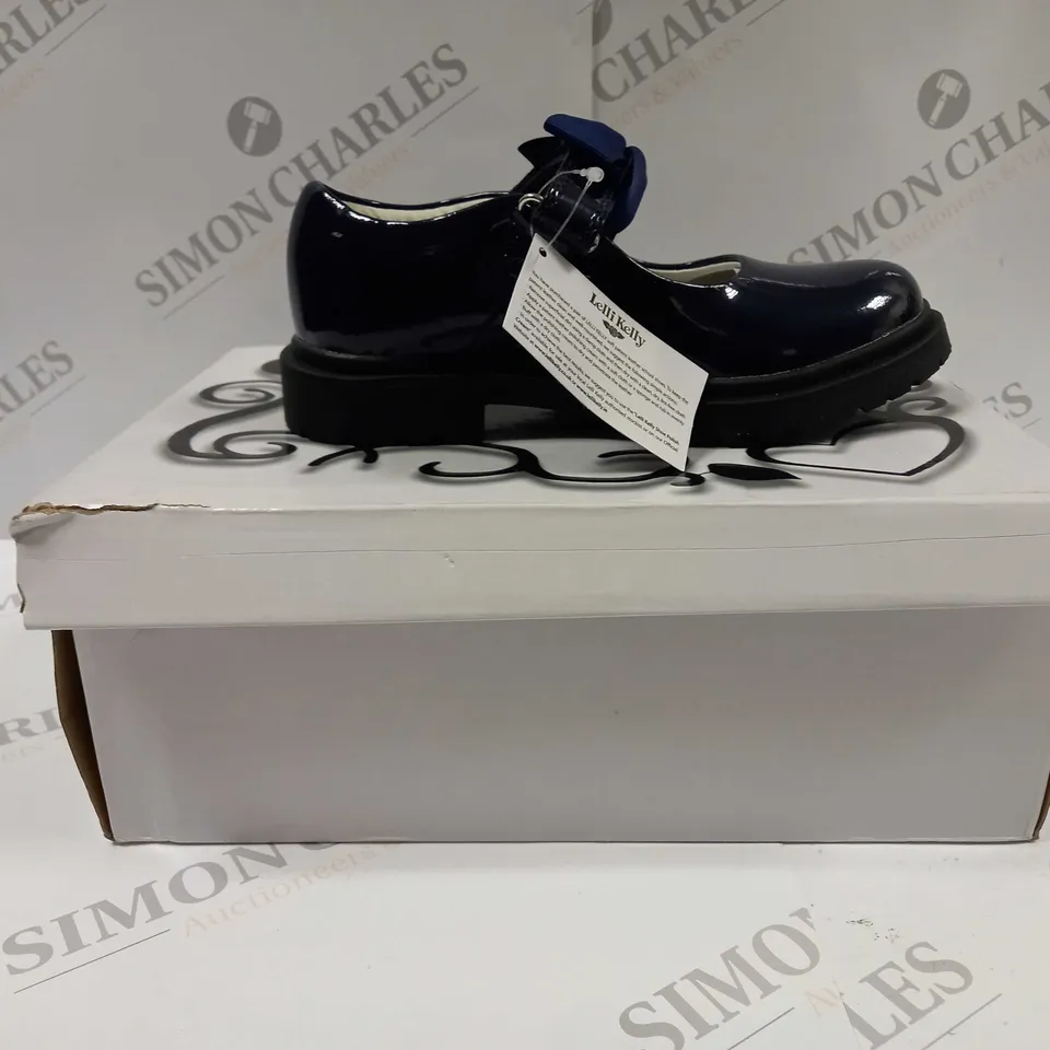 BOXED PAIR OF LELLI KELLY LKSM8661 MAISE BLUE BOW PATENT SCHOOL SHOES UK SIZE 12