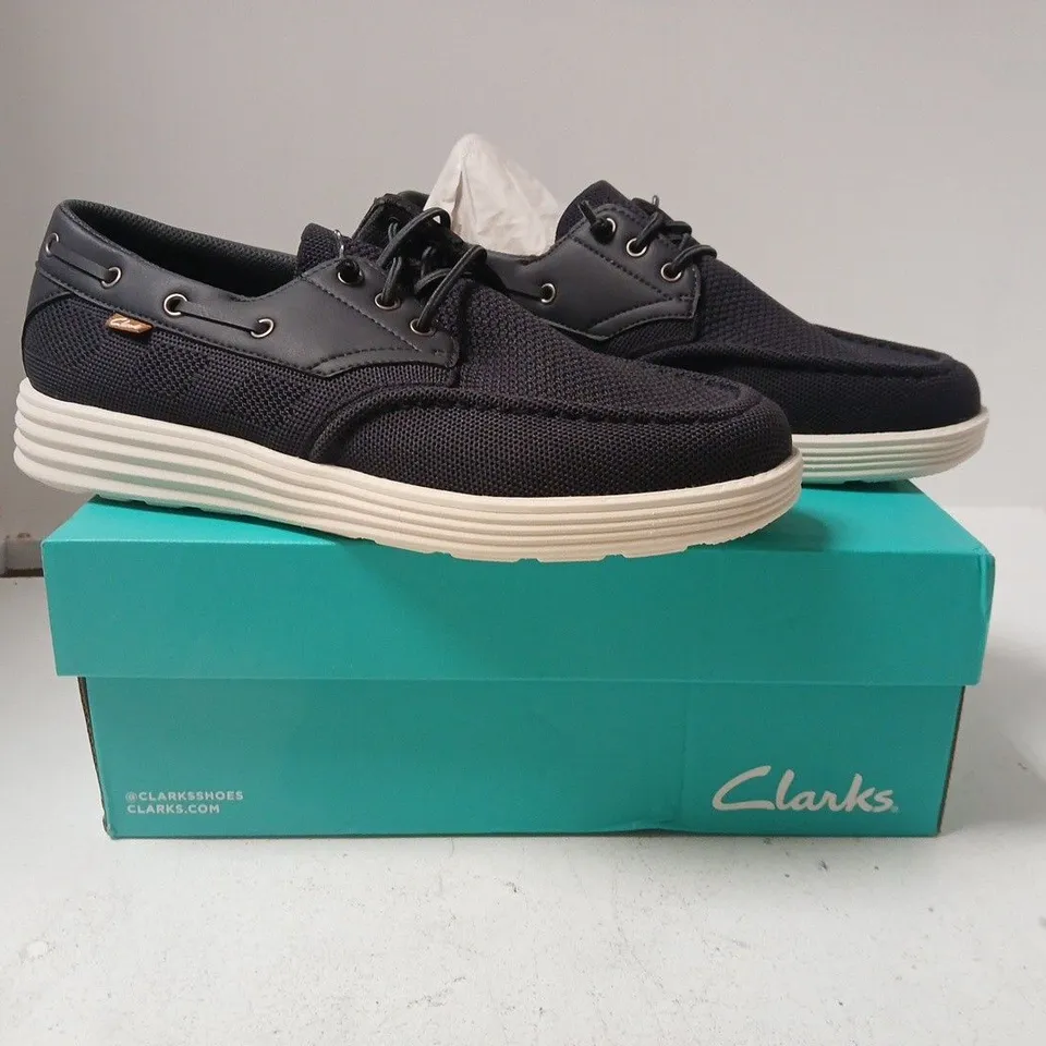 BOXED PAIR OF CLARKS SEATON LACE SHOES IN BLACK SIZE UK 9