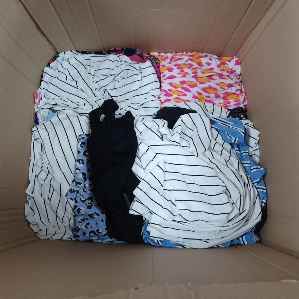 BOX OF APPROX 30 ASSORTED CLOTHING ITEMS TO INCLUDE - D&CO - KIM&CO, RUTH LANGSFORD ECT
