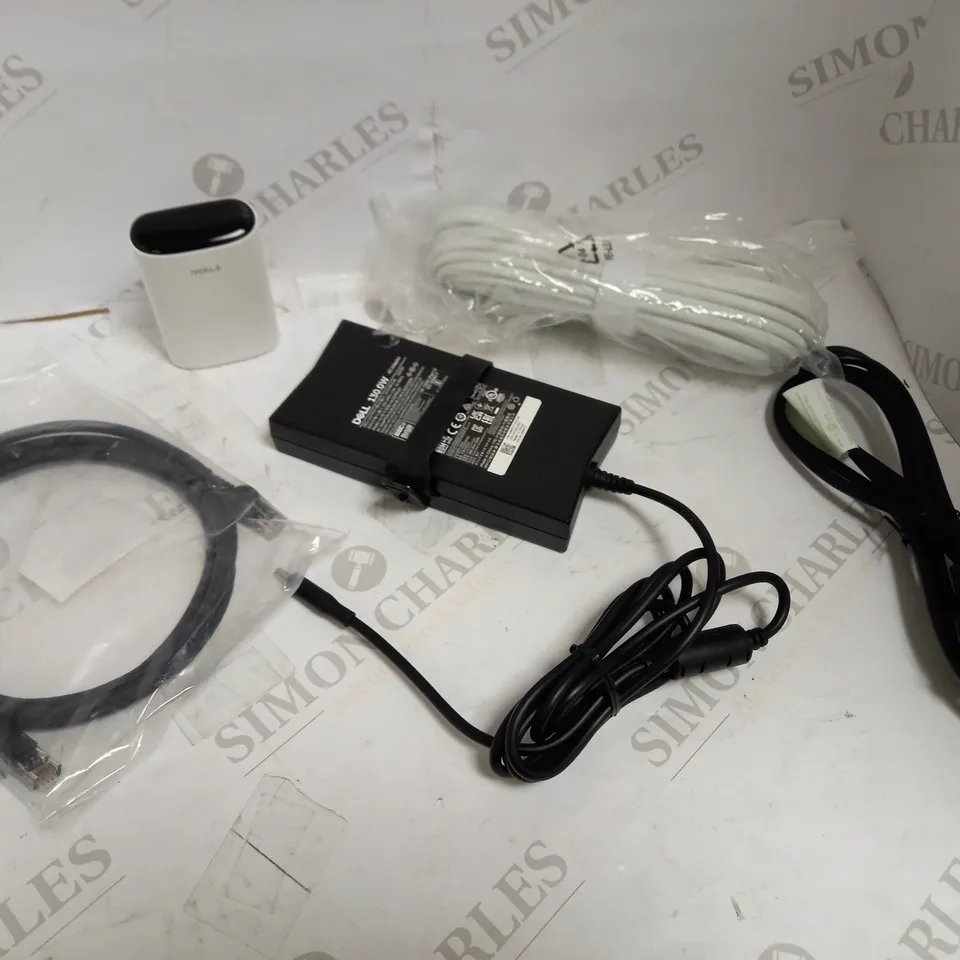 LOT OF APPROXIMATELY 15 ASSORTED ELECTRICAL ITEMS, TO INCLUDE AC ADAPTER, CABLES, POWER BANK, ETC