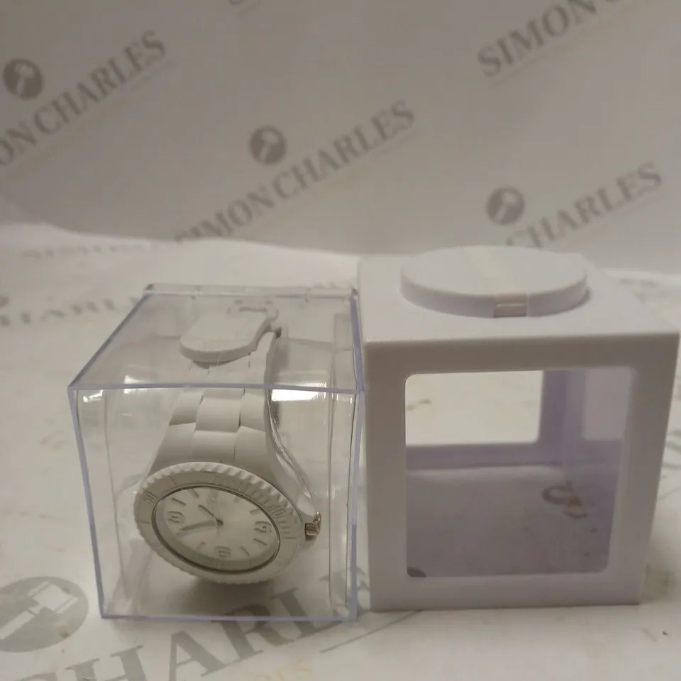 ICE WATCH WHITE BOXED 