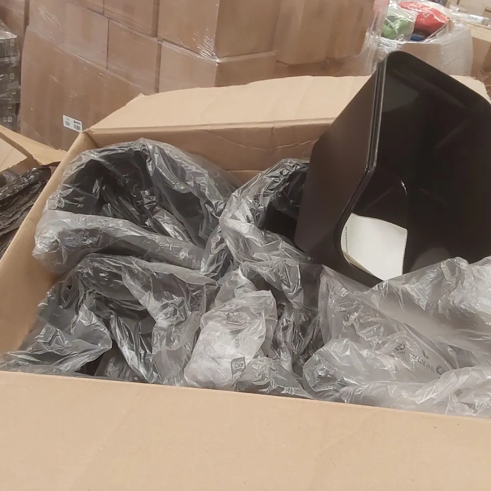 PALLET CONTAINING A VERY LARGE QUANTITY OF ASSORTED ITEMS INCLUDING: STORAGE ORGANISERS, SALT BIN, 3D AROMA LAMP ECT