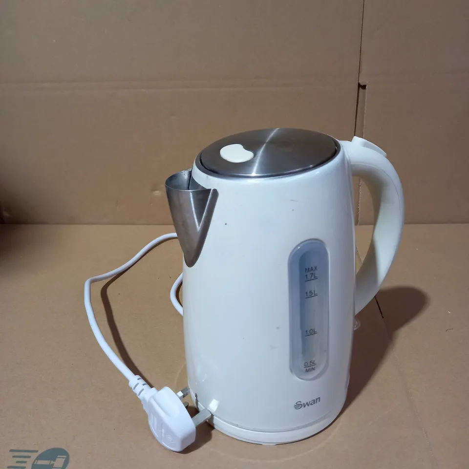 SWAN SK18125C KETTLE - CREAM RRP £49.99