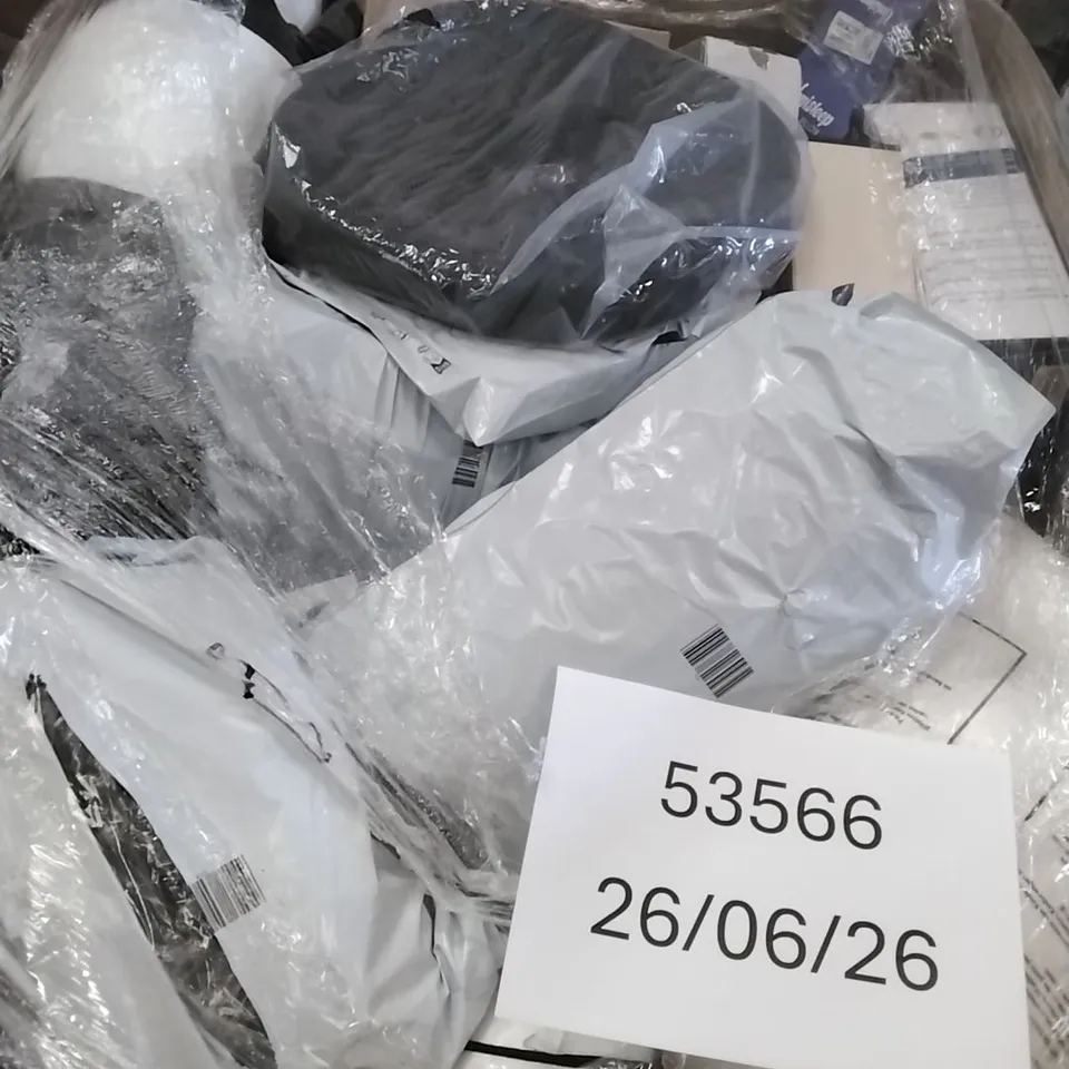 PALLET CONTAINING A LARGE QUANTITY OF; PILLOWS