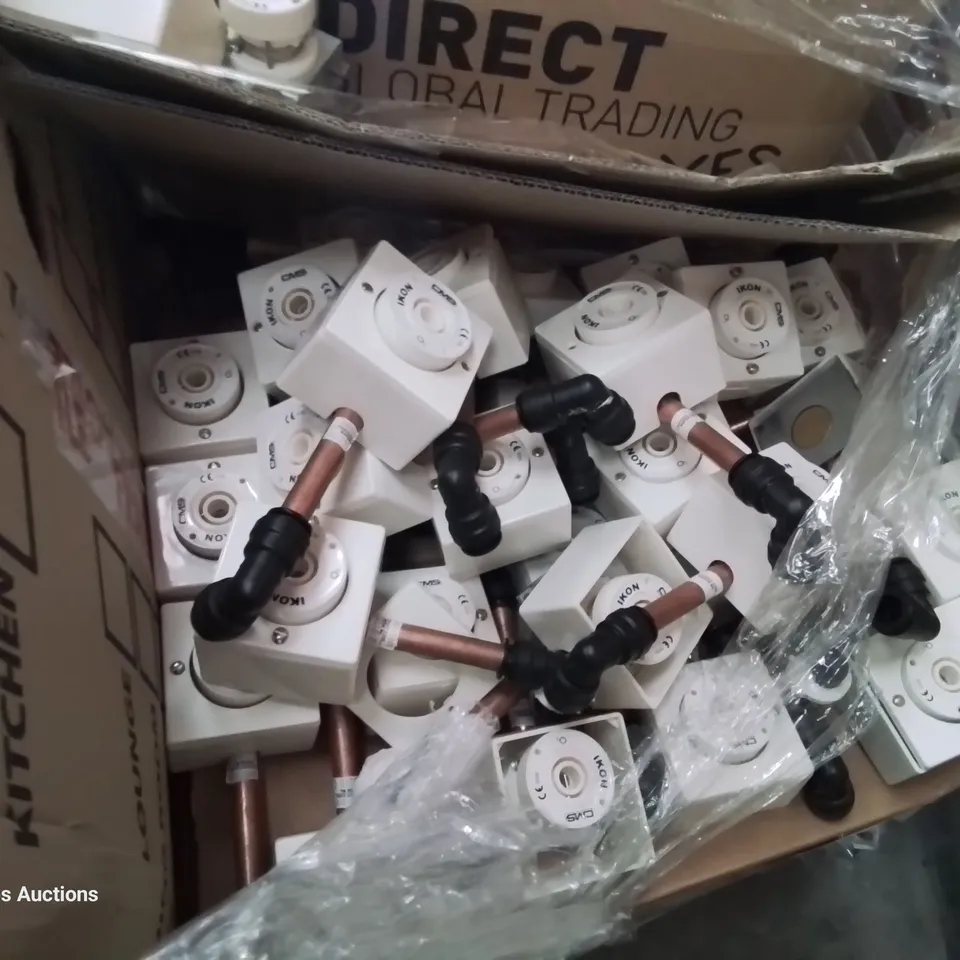 PALLET OF APPROXIMATELY 360 CMS IKON OXGYGEN BRACKETS