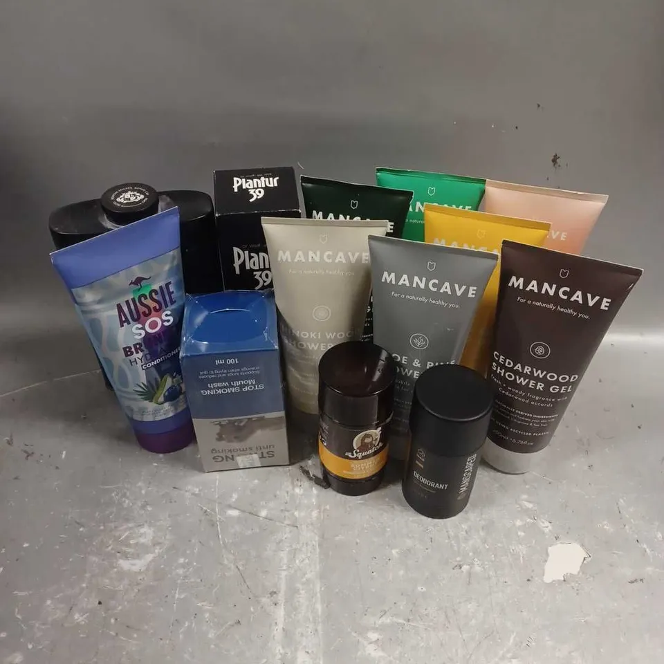 APPROXIMATELY 20 ASSORTED COSMETIC ITEMS TO INCLUDE - MANCAVE SHOWER GEL - MANSCAPED DEODORANT - AUSSIE CONSITIONER - ETC