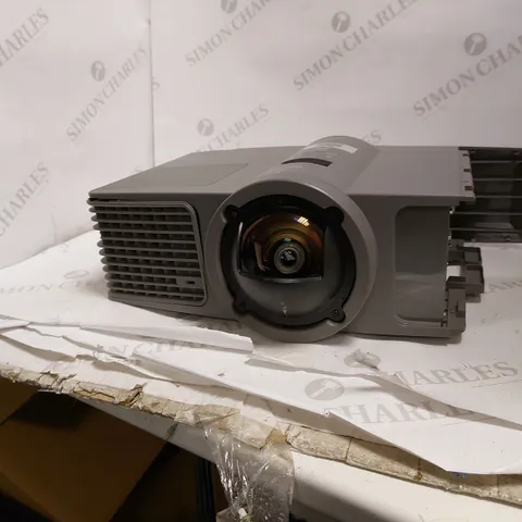 UF55 SMART PROJECTOR