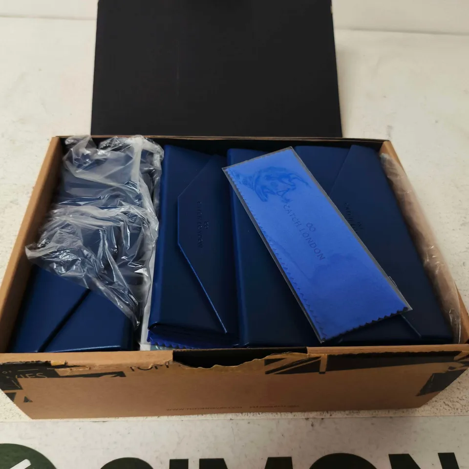 LARGE QUANTITY OF GLASSES CASES
