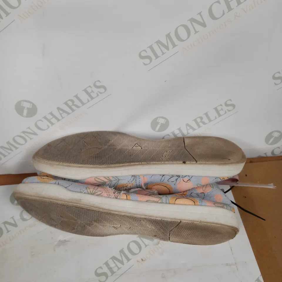 VIONIC MALIBU SLIP ON SHOE - SIZE UK 9