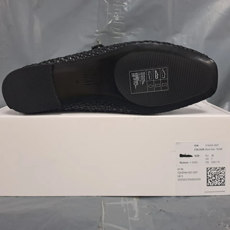 BOXED PAIR OF H&M SHOES IN BLACK SIZE EU 38